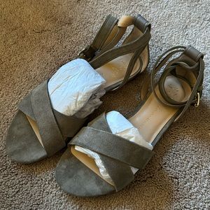 BANANA REPUBLIC - NIB Terri sandals